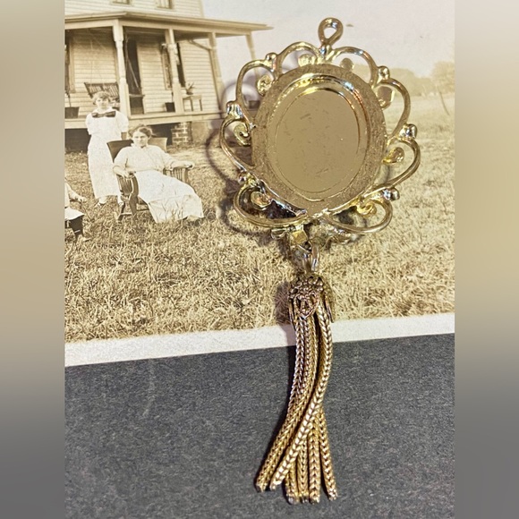 SOLD-Vintage WHITING & DAVIS Iridescent Golden Amber Glass Cameo Tassel Pendant - Picture 9 of 11